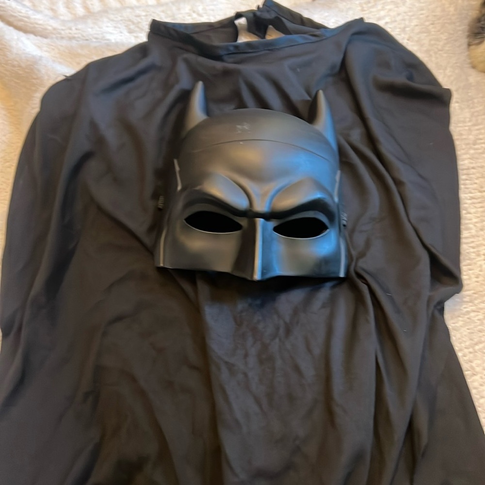 Boys Batman mask and cape in good condition